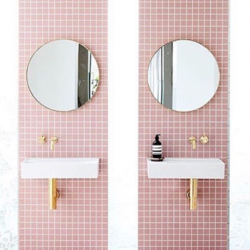 pink-tiled-bathroom-sinks