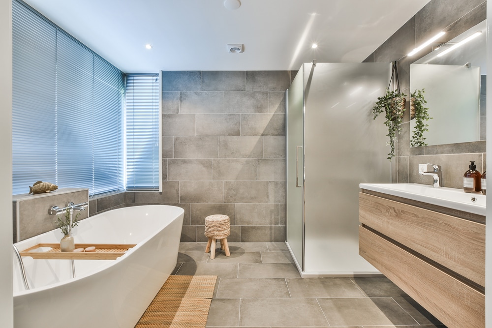Bright,Elegant,Bathroom,Interior,In,A,Luxury,House