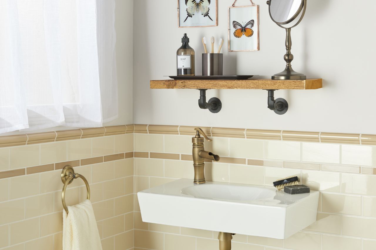 Vintage-inspired cloakroom design featuring wooden shelves and brass-finished fixtures.